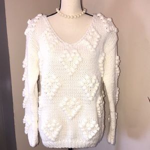 ❤️ Beautiful Ivory, long sleeve knit sweater.